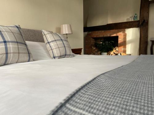 A bed or beds in a room at The Talbot at Knightwick 