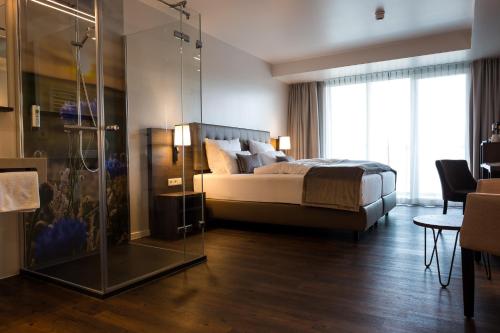 Кровать или кровати в номере Rebhan's Business und Wellness Hotel