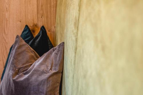 a brown bag hanging on a wooden wall at Kopeindlgut Apartments in Wals