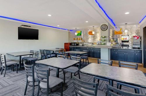 Μια τηλεόραση ή/και κέντρο ψυχαγωγίας στο Quality Inn Waynesboro - Skyline Drive