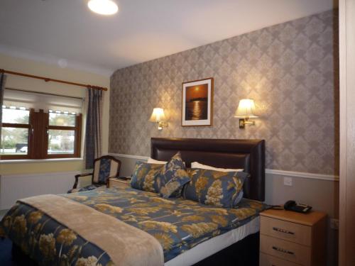 Avlon House Bed and Breakfast tesisinde bir odada yatak veya yataklar