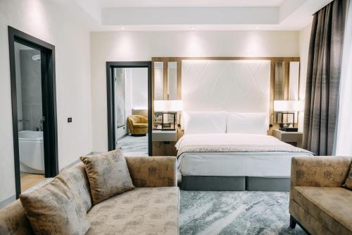 Кровать или кровати в номере Rixos Turkistan