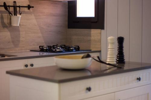 a kitchen counter with a bowl on top of it at Villas y apartamentos Costa Brava in Torroella de Montgrí