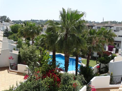 Bazén v ubytování Luxury 3 Bed Townhouse in Puerto Banus Marbella nebo v jeho okolí