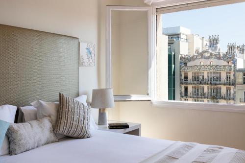 Postel nebo postele na pokoji v ubytování Stay U-nique Apartments Rambla Catalunya