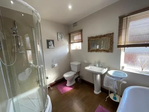 Overdale Guesthouse and Free Parking photo 34