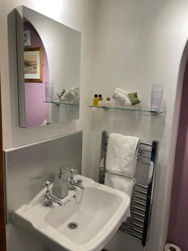 Overdale Guesthouse and Free Parking photo 44