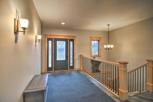 Gambar di galeri bagi Dock, Hot Tub and Game Room Luxe Lake Latoka Home di Alexandria