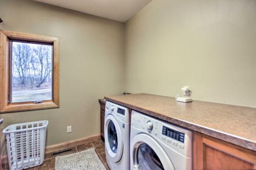 Gambar di galeri bagi Dock, Hot Tub and Game Room Luxe Lake Latoka Home di Alexandria