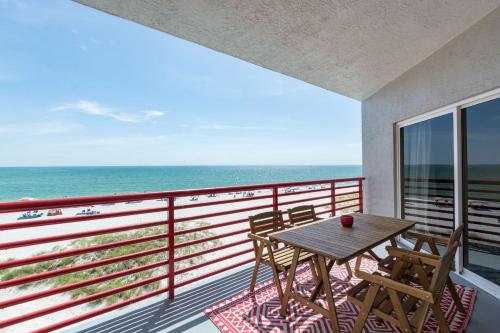 301 Crimson Condos – Photos 4