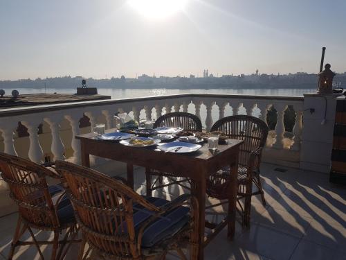 A balcony or terrace at Nile Sunrise Flats