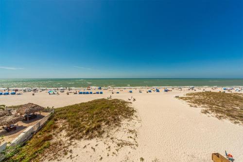 301 Crimson Condos – Photos 3