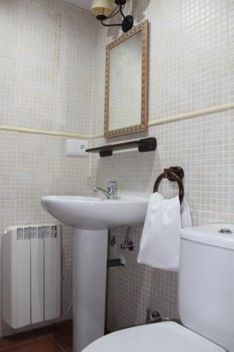 Koupelna v ubytování Apartamentos NOGUERA de ALBARRACÍN