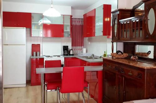 Ground floor apt with rooftop and stunning view