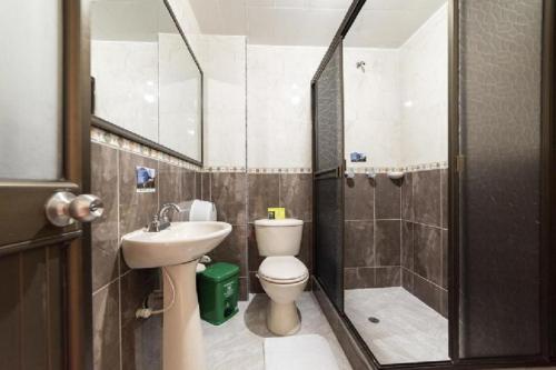 Hotel Embajada Real tesisinde bir banyo