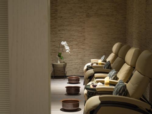 Ruang duduk di Hoiana Hotel & Suites