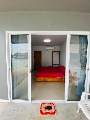 Ένα ή περισσότερα κρεβάτια σε δωμάτιο στο Kohmook Seaview Resort