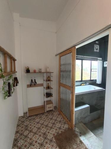 Postel nebo postele na pokoji v ubytování บ้านภูคำฟ้า ดอยปู่ไข่ Baan Phu Kham Fah
