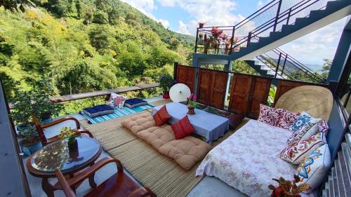 Balkón nebo terasa v ubytování บ้านภูคำฟ้า ดอยปู่ไข่ Baan Phu Kham Fah