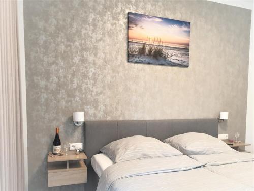 Postel nebo postele na pokoji v ubytování Ferienwohnung Küstenidyll, Am Alten Deich 4-6, Whg 2