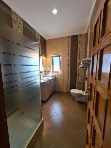 Hotel Bulevard tesisinde bir banyo