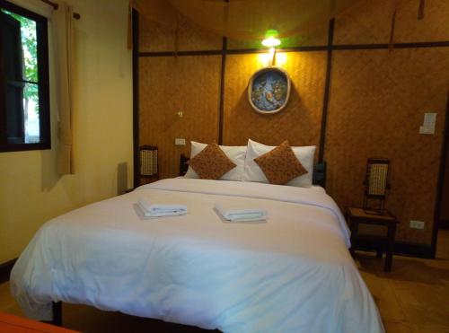 Postelja oz. postelje v sobi nastanitve Baanwangnamkeaw Lodge