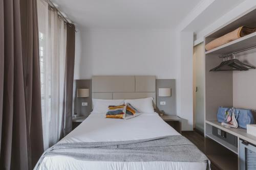 a bedroom with a large white bed and a window at Residenza Il Giglio in Rome