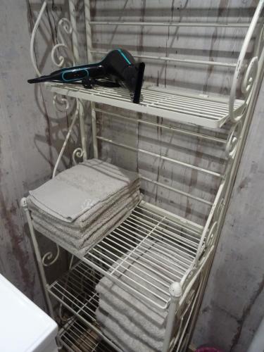 a pair of scissors sitting on a shelf with towels at La Lauriére in Treize-Vents