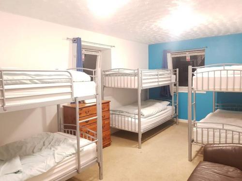 Ένα ή περισσότερα κρεβάτια σε δωμάτιο στο Blue Room Hostel Newquay