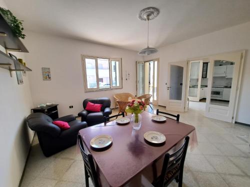 Η κουζίνα ή μικρή κουζίνα στο Casa Vittorio a 100m dalla Sabbia