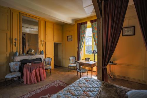 Ένα ή περισσότερα κρεβάτια σε δωμάτιο στο Chateau du Blanc Buisson