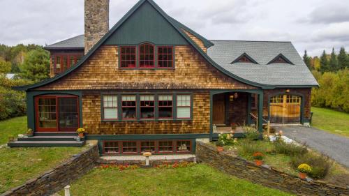 a house with a green roof and a yard at The Gatehouse on Golden Hill in Lee