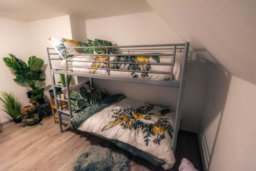 a bunk bed in a room with at Harbourskitchenhouse@sea in Bredene
