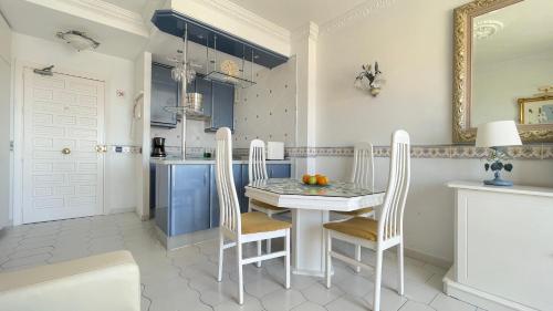 Beautiful apartment with sea views, Benal Beach