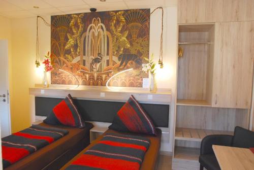 Posezení v ubytování AKZENT Land-Hotel Zum Schwan, Garni WEILERSWIST-METTERNICH, 3 E-LADESTATIONEN, Nähe PHANTASIALAND, PALMENPARADIES Euskirchen