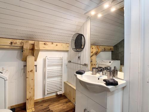 a bathroom with a sink and a mirror at Mont Étape , F2, 42 m2, Calme, Vue Mt Blanc in Passy