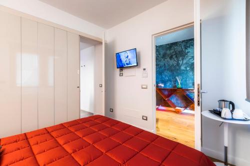 a bedroom with an orange bed and a painting on the wall at Residenza Benizzi rooms in the heart of Florence in Florence