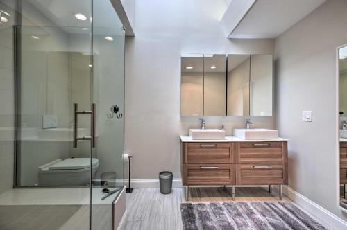 A bathroom at Home with Office and Yard 25 Mi to Downtown Chicago!