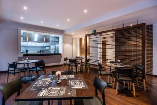 a restaurant with tables and chairs in a room at AZ Hotel in Bogotá
