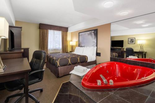 TV a/nebo společenská místnost v ubytování Super 8 by Wyndham Niagara Falls by the Falls