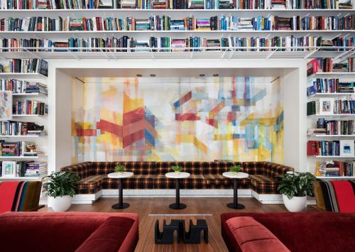 a living room with a couch in a library at Graduate New York in New York