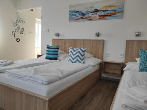 Ein Bett oder Betten in einem Zimmer der Unterkunft Balogh Vendégház