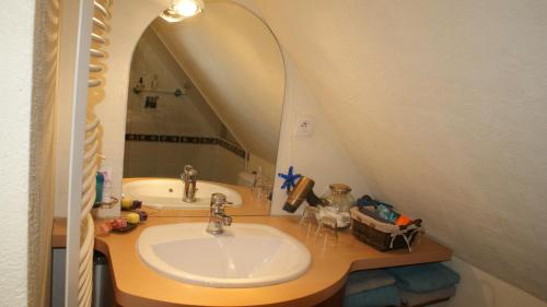 Ett badrum på Chambre d'Hotes Le Vogelgarten