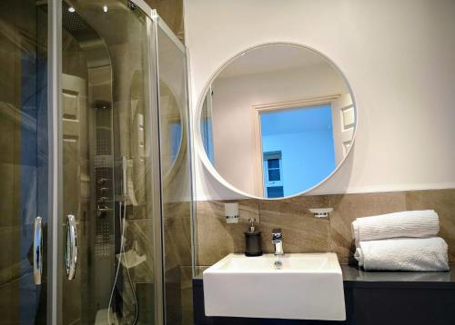 a bathroom with a sink and a mirror at Relaxing En-suite Double Room in Derby