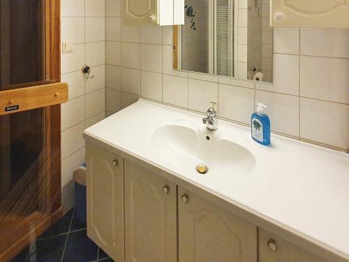 a bathroom with a white sink and a mirror at Apartment Åheim in Tunheim