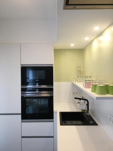 Dapur atau dapur kecil di Guesthouse Poppies , Free Parking