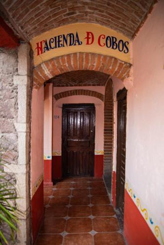 Eine Fassade oder ein Eingang zu Hotel Hacienda de Cobos