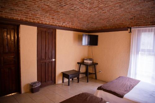 Ein Bett oder Betten in einem Zimmer der Unterkunft Hotel Hacienda de Cobos