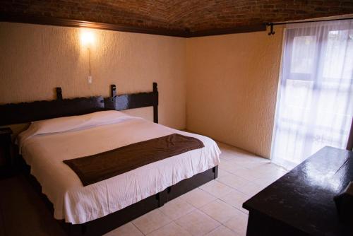 Ein Bett oder Betten in einem Zimmer der Unterkunft Hotel Hacienda de Cobos