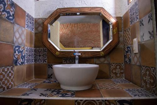 Ein Badezimmer in der Unterkunft Hotel Hacienda de Cobos